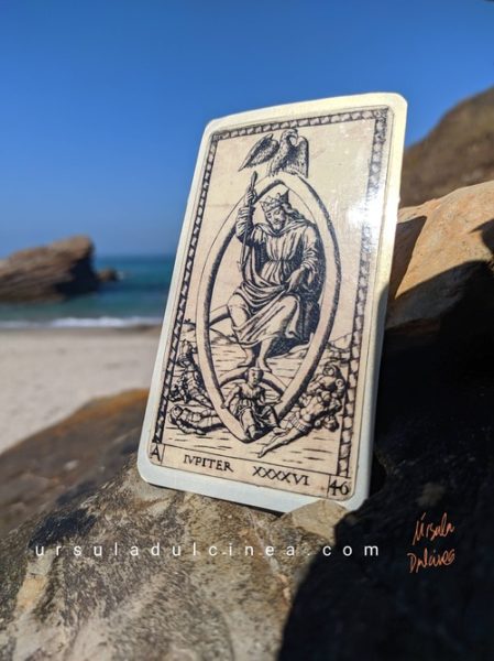carta jupiter tarot de mantegna en la playa